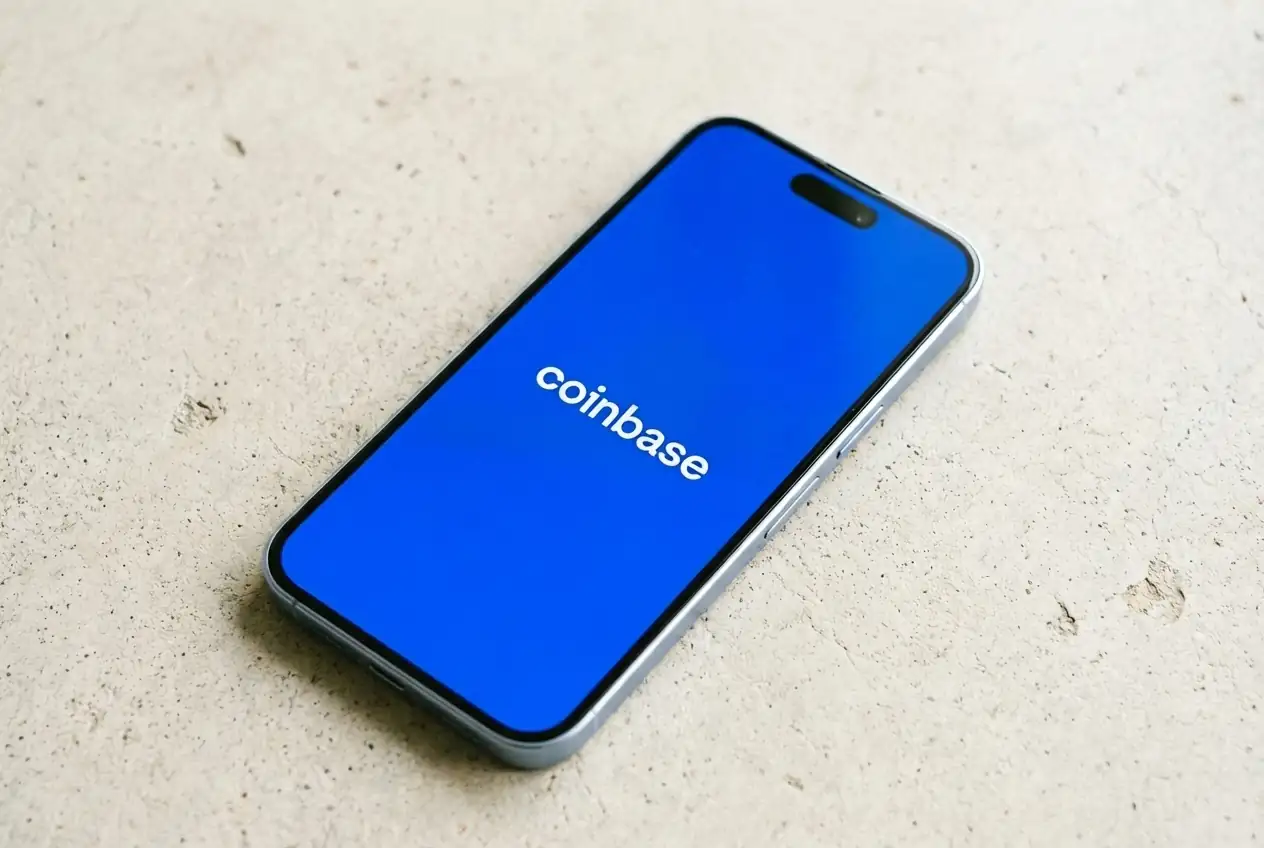 Coinbase Cuts 14% of Staff Two Days Before Earnings — Is This Discipline or Desperation?