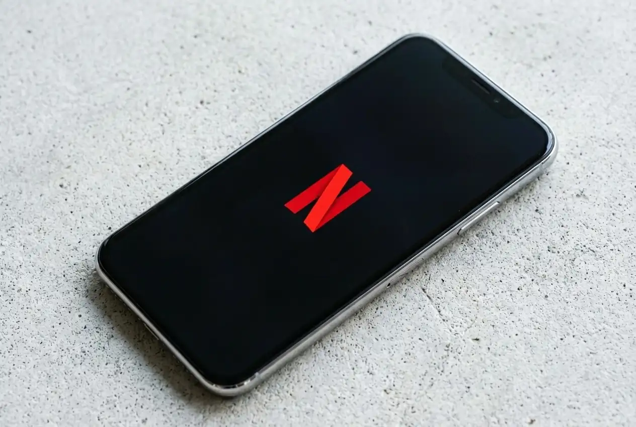 Netflix Gains After-Hours as Warner Bros. Discovery Evaluates Superior Paramount Skydance Bid