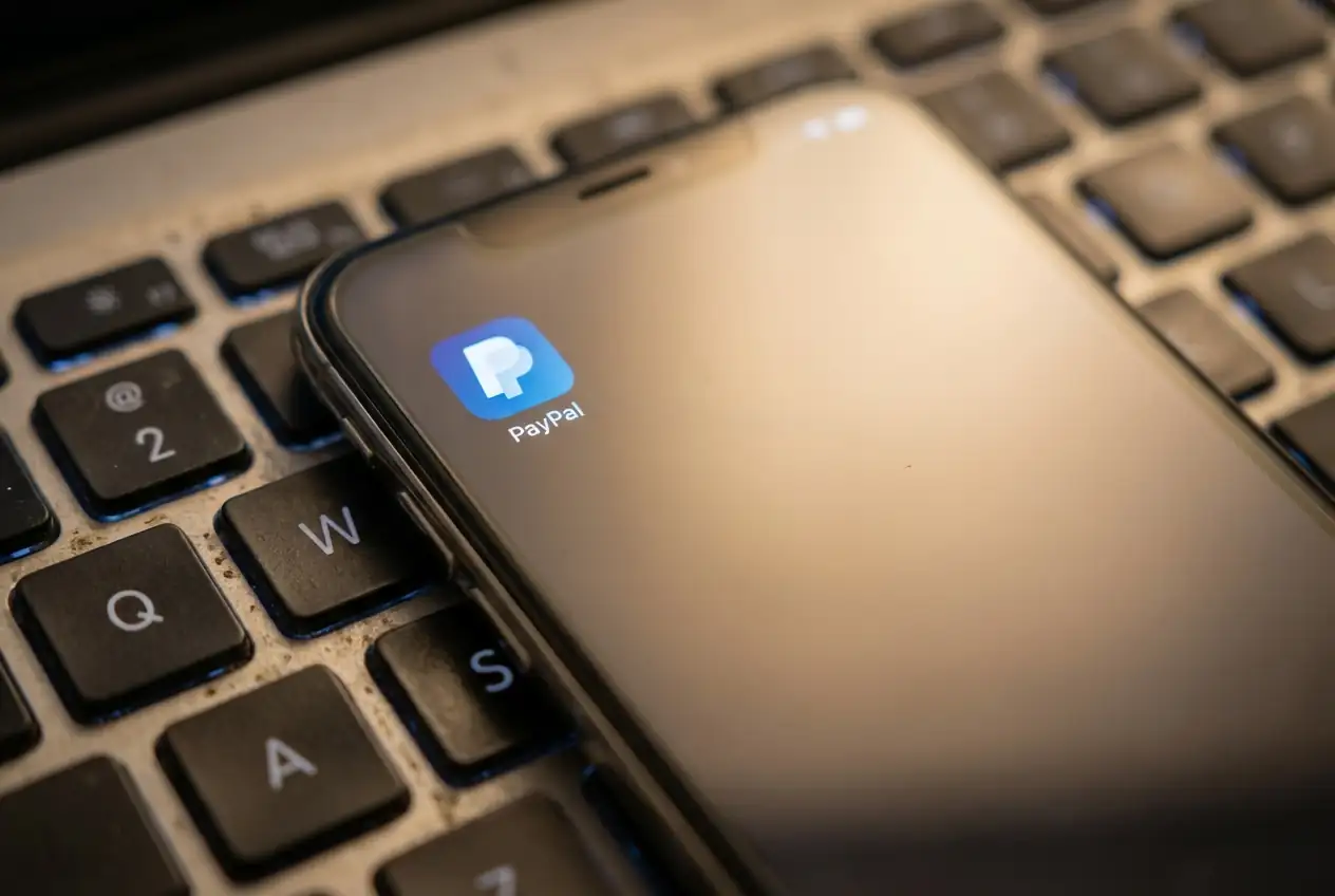 PayPal's Cash Flow Eyed as a 'Lifeline' Amid Restructuring and Growth Concerns