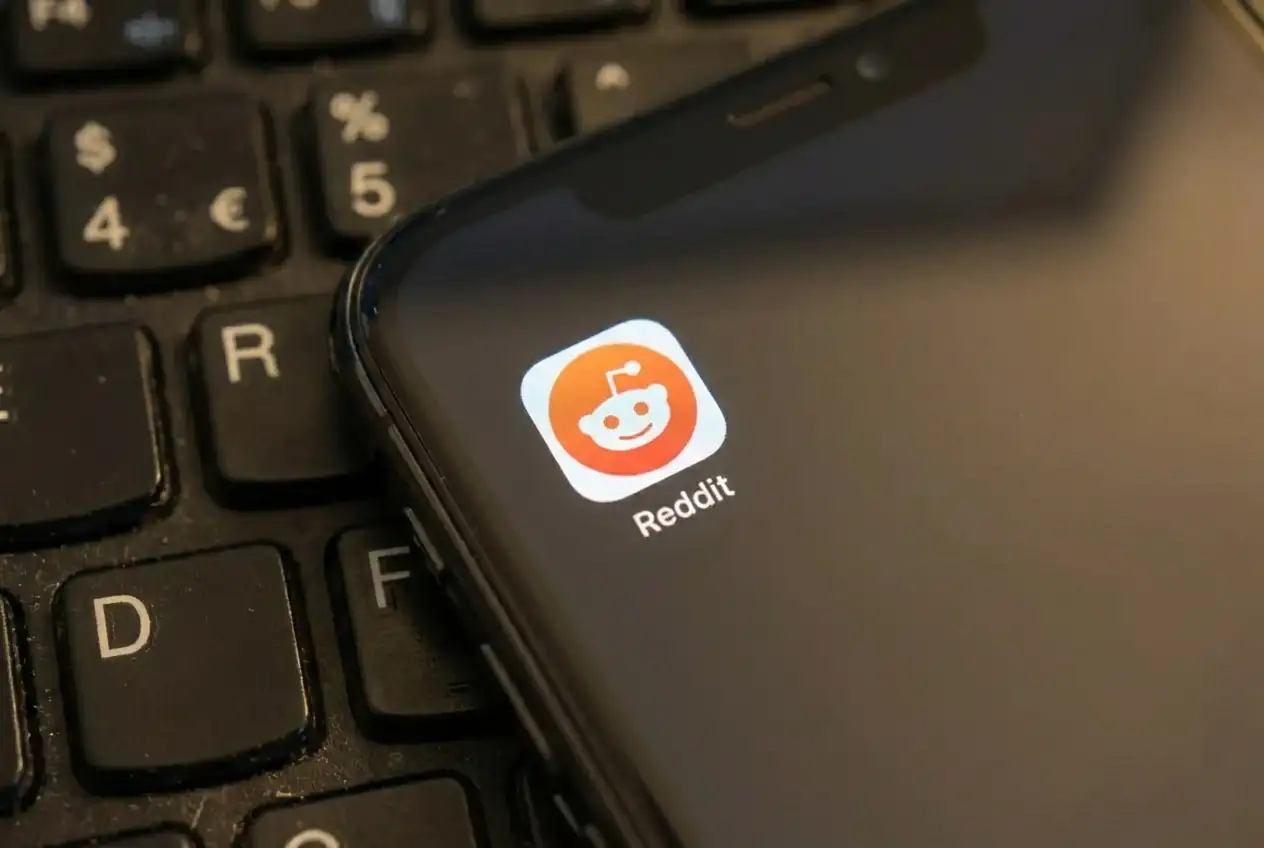Major Australian Pension Fund, AustralianSuper, Significantly Increases Stake in Reddit