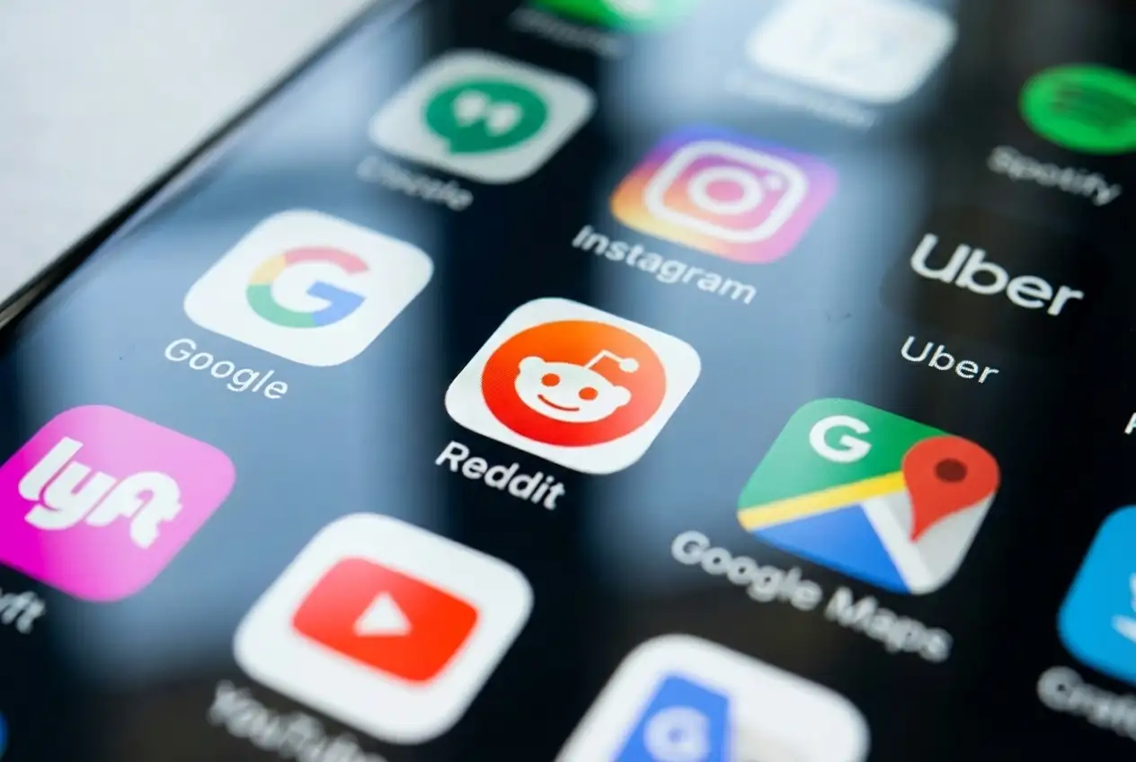 Reddit stock drops 4.7%, as insider sales trump DA Davidson buy rating